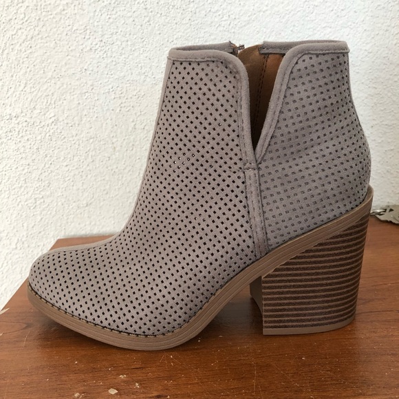 Grey perforated v cut out side Stacked heel boot - Picture 5 of 6